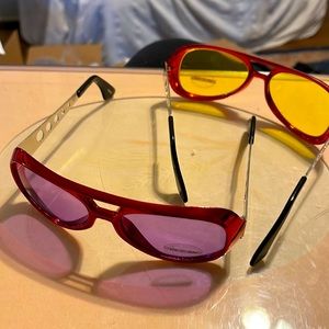 NWOT PLASTIC & METAL MODERN DESIGN RED FRAME/violet Lenses